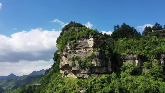 航拍重庆南川区万卷书台露营基地风光