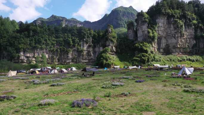 航拍重庆南川区万卷书台露营基地风光