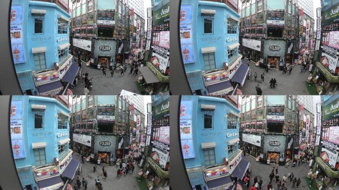 韩国首尔——2018年10月28日，韩国首尔明洞市场和人群的延时鸟瞰图。