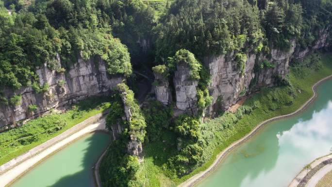 航拍重庆南川区万卷书台露营基地风光