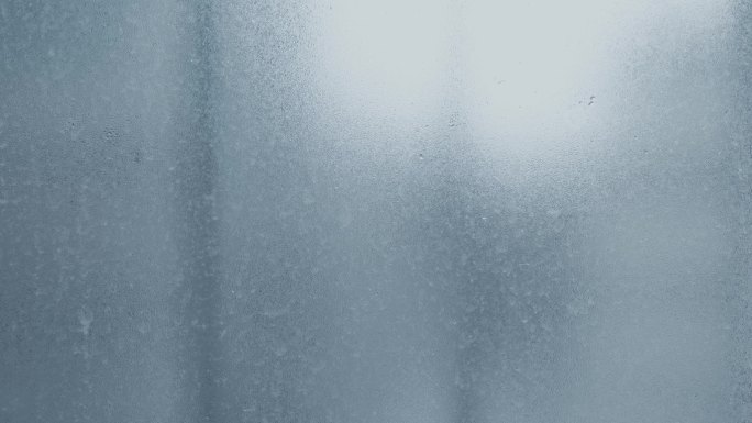 回南天玻璃起雾水珠