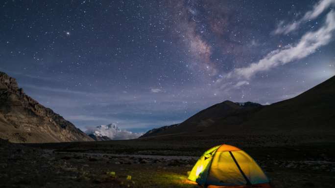 西藏日喀则县珠峰大本营牧高笛帐篷星空延时
