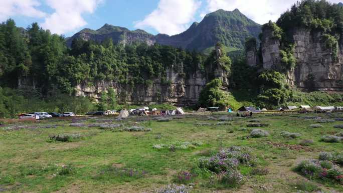 航拍重庆南川区万卷书台露营基地风光