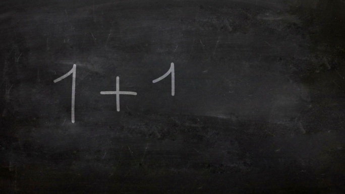 写在黑板上的方程式