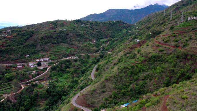 B249 航拍梨树村山路