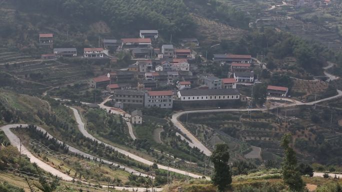 江南浙江绍兴诸暨会稽山脉人家山区道路农村