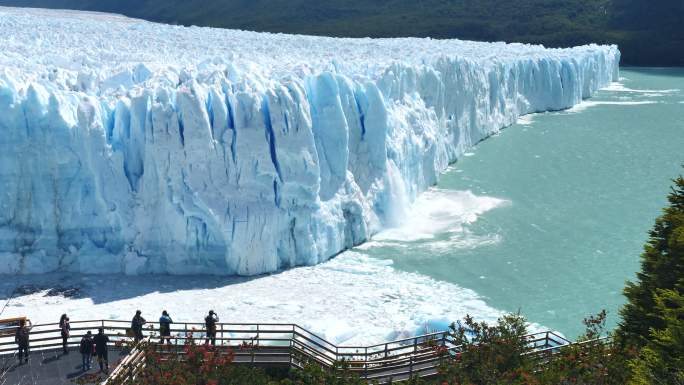 Perito Moreno冰川前缘崩解