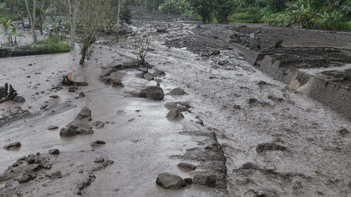 巴厘岛阿贡火山灰泥泛滥