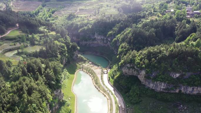 航拍重庆南川区万卷书台露营基地风光