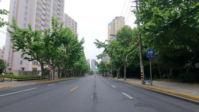 上海封城中的现代都市阴霾天气街道