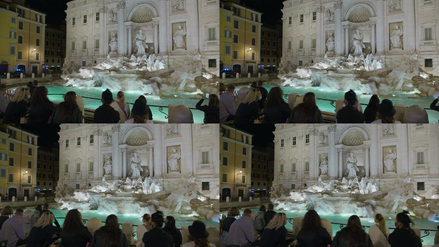 斯洛莫游客在夜间欣赏特雷维喷泉