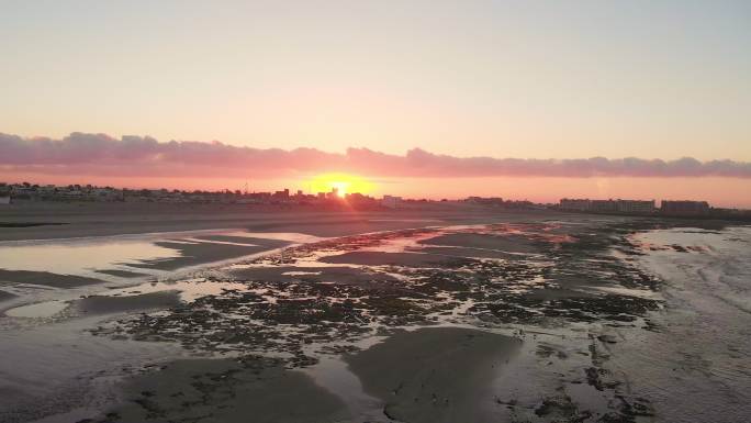 日落时分，墨西哥索诺拉佩纳斯科港美丽的海滩，巴亚博尼塔海滩，科尔特斯海，北下加利福尼亚州，无人机视频