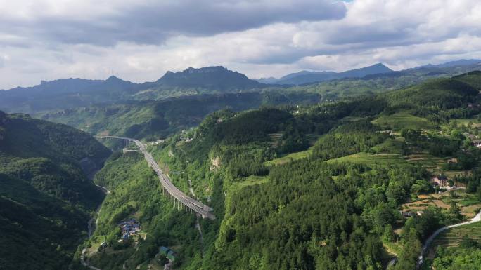 航拍重庆南川区万卷书台露营基地风光