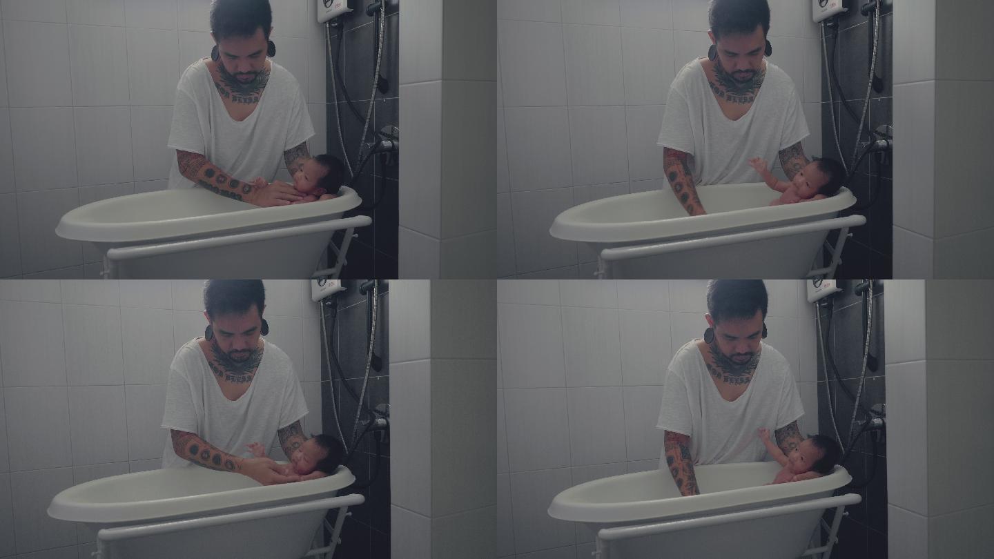 单身父亲给女儿洗澡。