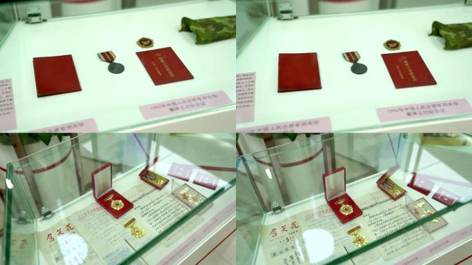 博物馆展示柜内的军功章 立功纪念证
