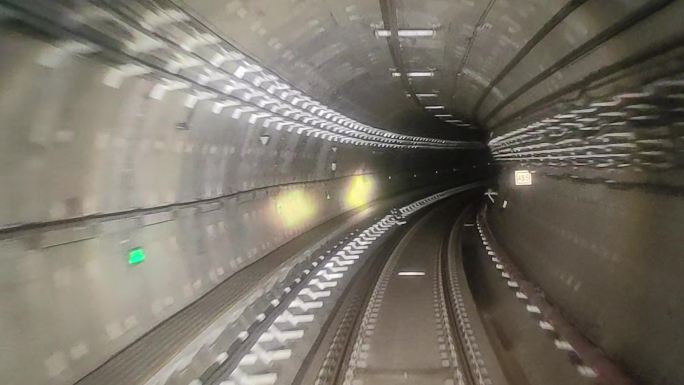 深圳首条全自动驾驶地铁20号线开通运营2