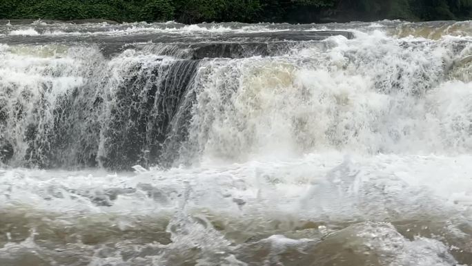 水浪湍急 河流流水 激流 奔腾的水花