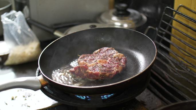 特写：烹饪牛排美食