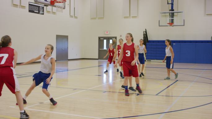 中学女生篮球比赛篮球