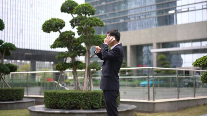 亚洲男人使用智能手机