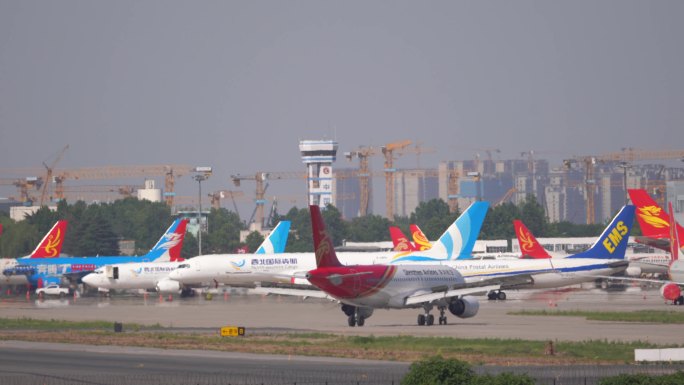 西安咸阳国际机场飞机起飞繁忙航班飞机降落