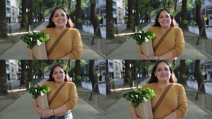 拉丁女子手捧可重复使用的装满蔬菜的袋子的肖像