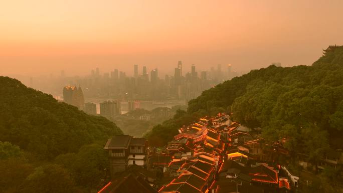 日落下的山城重庆黄桷垭老街渝中半岛