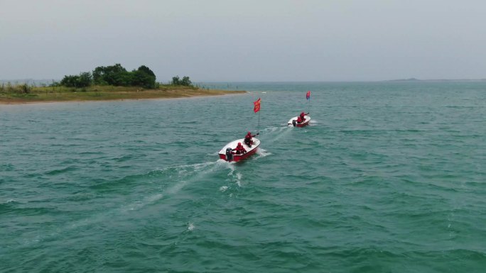 航拍冲锋舟行驶在湖面上-lcj