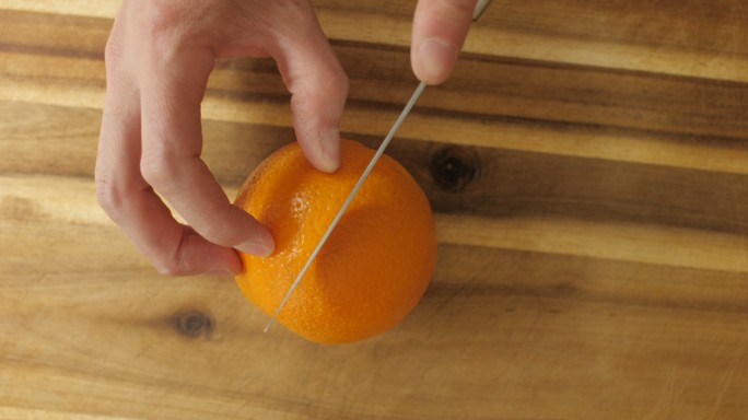 鲜橙切成两半橙子广告