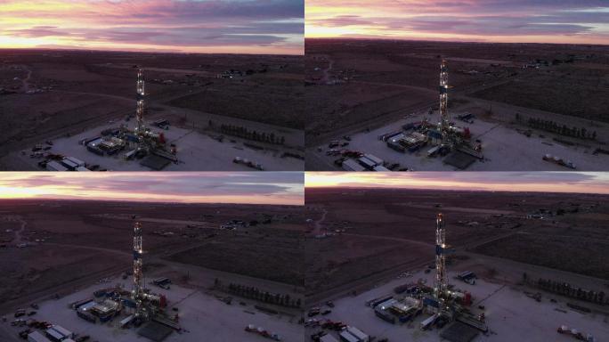 黎明或黄昏时分，在德克萨斯州西部或卡尔斯巴德附近的美国南部油田新墨西哥州东南部地区，接近压裂油气钻机