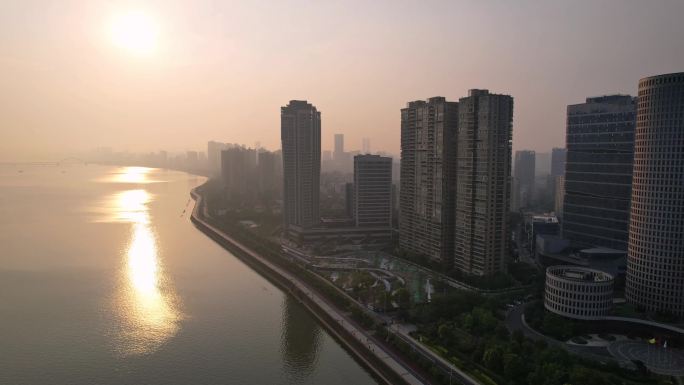 航拍杭州滨江一桥边日出美景