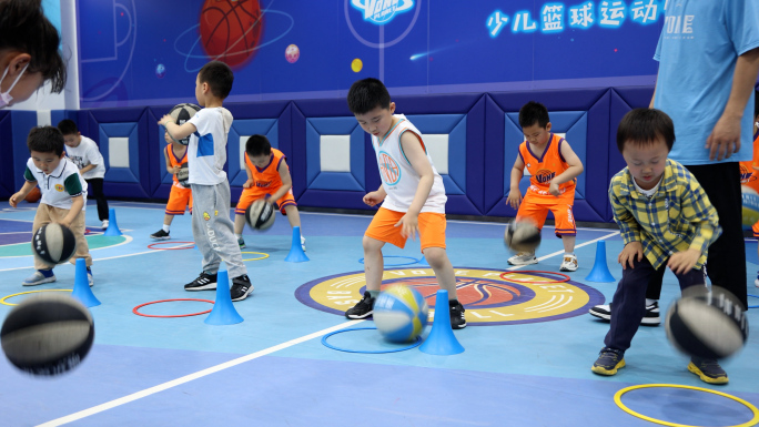 少儿篮球体能训练健身运动