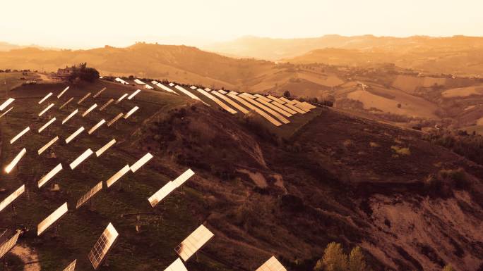 山上太阳能电池板能源系统