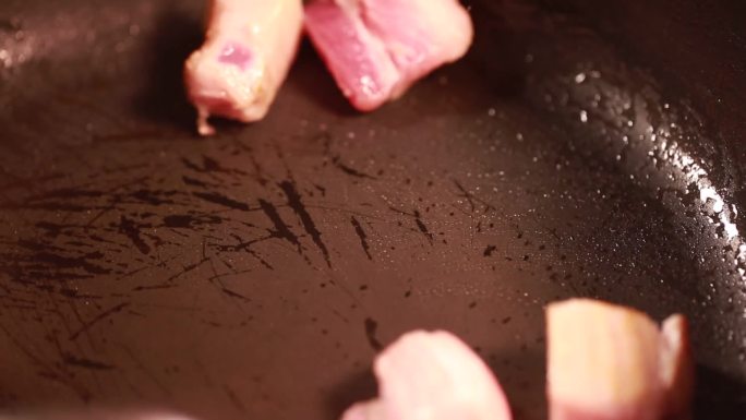 【镜头合集】砂锅炒制猪肉五花肉熬猪油
