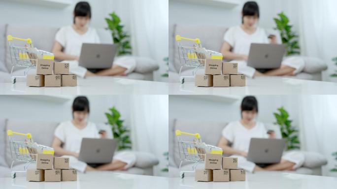 女人们在电脑上买自己喜欢的东西。的想法​​​​网上购物网上购物是电子商务的一种形式。
