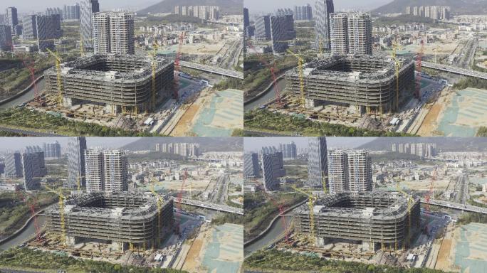 城市大型钢结构建筑施工现场