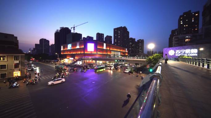 郑州嵩山北路西丹尼斯夜景常速视频滑轨上下