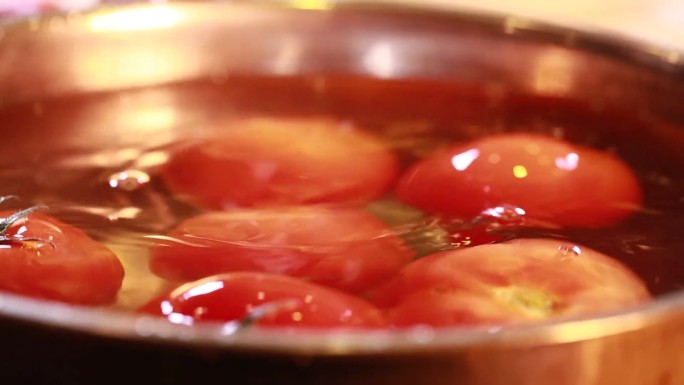 【镜头合集】一盆清水浸泡清洗西红柿
