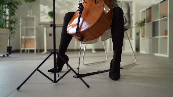 大提琴手音乐拉琴文化娱乐文艺表演