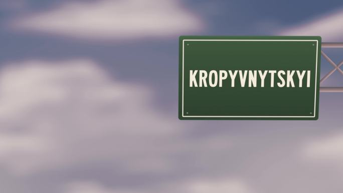 乌克兰Kropyvnytskyi市-乌克兰地区蓝色多云天空上的城镇道路标志-股票视频