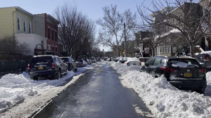 观点Astoria纽约日人行道积雪