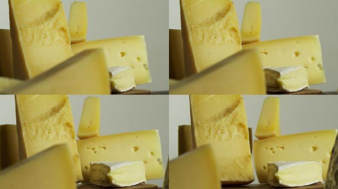 木盘上不同类型奶酪的静物画、意大利Gorgonzola、parmigiano、法国布里干酪、木盘上奶