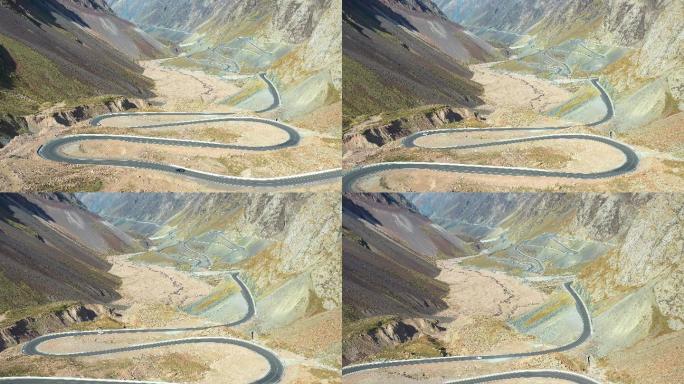 新疆著名的独库公路标志性弯道
