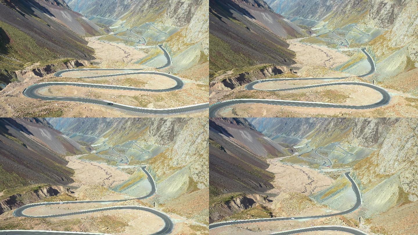新疆著名的独库公路标志性弯道