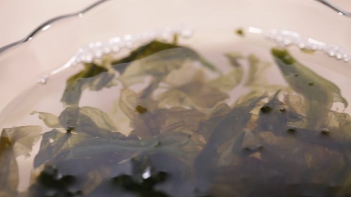 【镜头合集】泡发紫菜制作紫菜汤海藻