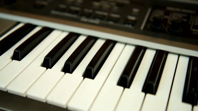 钢琴键盘黑白琴键特写