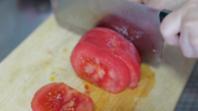 做西红柿打卤面切西红柿