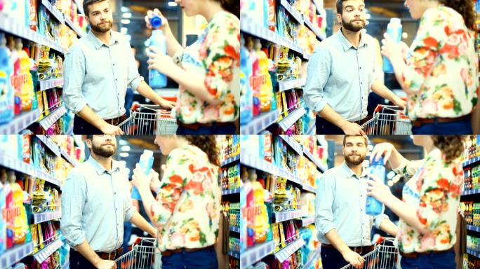 情侣们在超市购物。