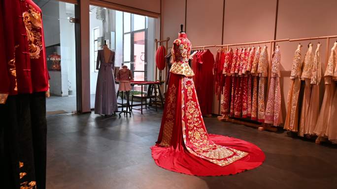 设计工作室的中国传统婚纱