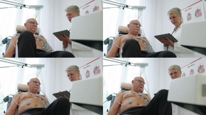 心脏病专家与一位在诊所接受心脏负荷测试的老年男性患者交谈